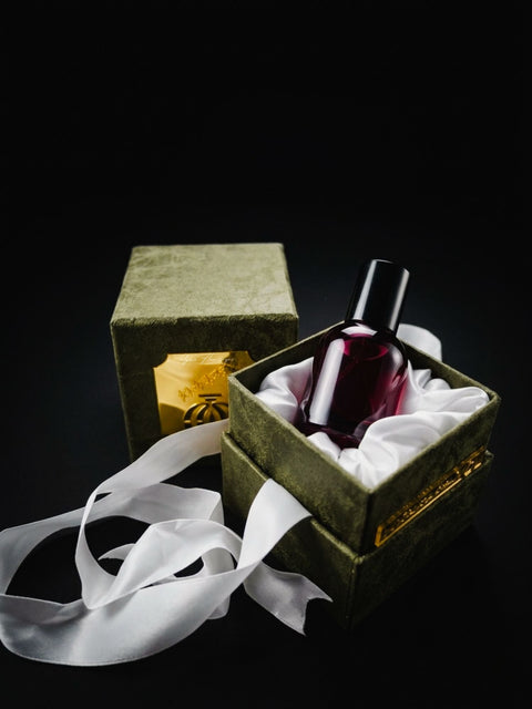 Perfume bottle presented in a gift box. Photo: Uğur Hamzayev via Pexels.